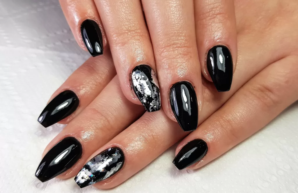 35+ Black Ombre Nails Designs Perfect For Your Next Mani